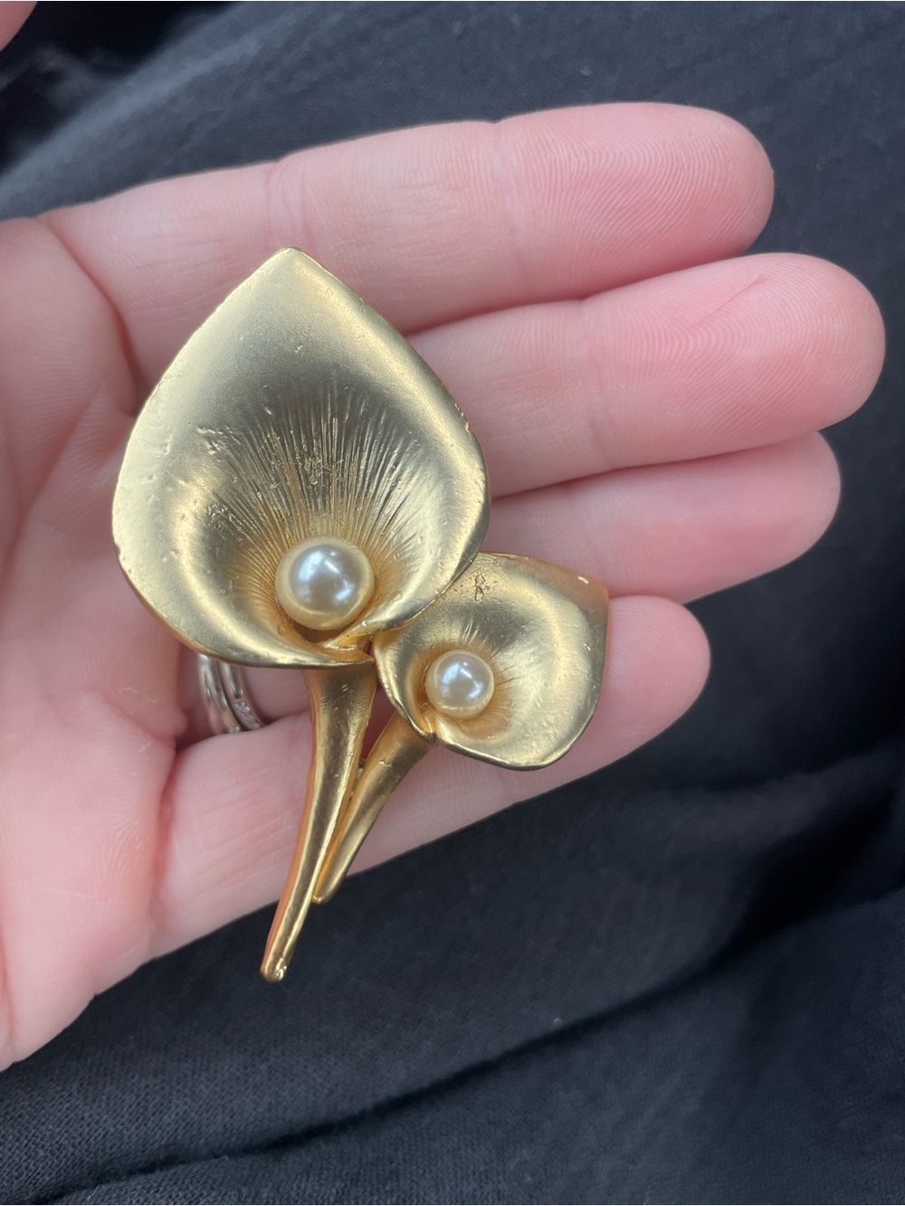 Gold-tone Floral Pearl Calla Lily Brooch - Elegant Women’s Jewelry
